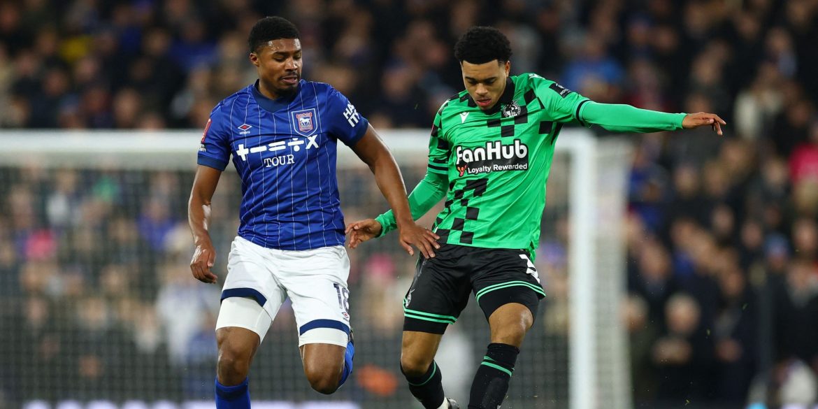 Fulham and Silva could sign £30,000-p/w full-back instead of Walker-Peters